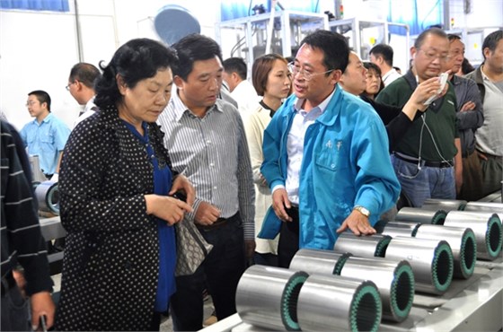 總經(jīng)理陳學(xué)鋒介紹自動(dòng)流水線 總經(jīng)理陳學(xué)鋒介紹自動(dòng)流水線