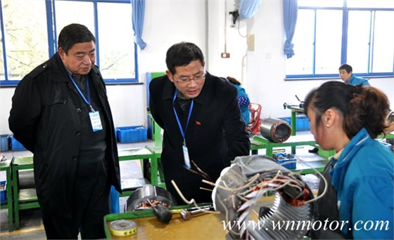 皖南電機(jī):專家組成員在生產(chǎn)現(xiàn)場(chǎng)查看 皖南電機(jī):專家組成員在生產(chǎn)現(xiàn)場(chǎng)查看