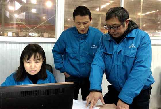 2018年皖南電機內(nèi)審:內(nèi)審員在車間審核 2018年皖南電機內(nèi)審:內(nèi)審員在車間審核