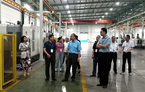 全椒縣政協(xié)副主席姜志山帶領(lǐng)該縣政協(xié)考察團(tuán)來(lái)我公司參觀考察。