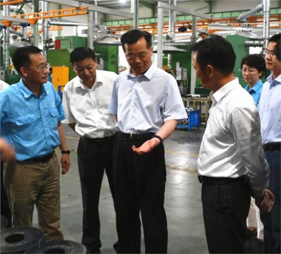 圖為省政協(xié)副主席韓軍在皖南電氣調(diào)研 圖為省政協(xié)副主席韓軍在皖南電氣調(diào)研