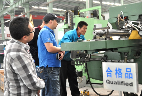 皖南電機(jī):經(jīng)銷(xiāo)商參觀車(chē)間現(xiàn)場(chǎng) 皖南電機(jī):經(jīng)銷(xiāo)商參觀車(chē)間現(xiàn)場(chǎng)