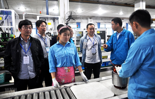 審核人員在皖南電機生產(chǎn)現(xiàn)場實地查看 審核人員在皖南電機生產(chǎn)現(xiàn)場實地查看