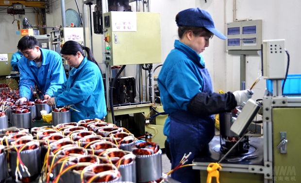 皖南電機(jī):忙碌的自動(dòng)化嵌線流水線 皖南電機(jī):忙碌的自動(dòng)化嵌線流水線