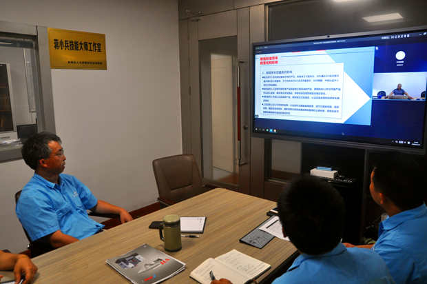 孫躍應(yīng)邀參加高效電機(jī)技術(shù)推廣交流會(huì) 孫躍應(yīng)邀參加高效電機(jī)技術(shù)推廣交流會(huì)